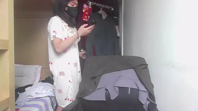 slut cheese online show from 12/04/25, 02:10