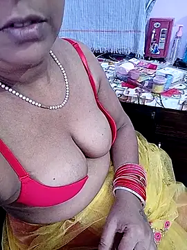Snapshot of reemacouple007 chatting on 07/04/26, 04:52 reemacouple007 online show from 07/04/26, 04:52
