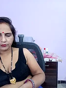 Snapshot of reemacouple007 chatting on 05/15/26, 06:33 reemacouple007 online show from 05/15/26, 06:33