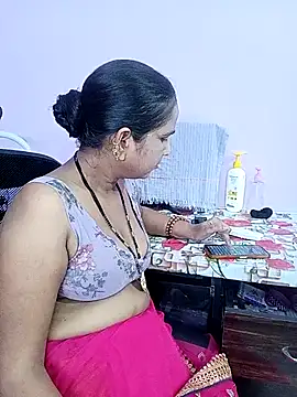 Snapshot of reemacouple007 chatting on 04/25/26, 05:54 reemacouple007 online show from 04/25/26, 05:54