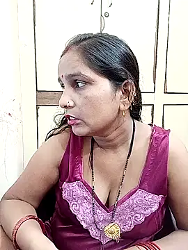 Snapshot of reemacouple007 chatting on 10/04/25, 10:17 reemacouple007 online show from 10/04/25, 10:17