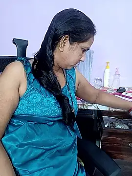 Snapshot of reemacouple007 chatting on 04/18/26, 07:11 reemacouple007 online show from 04/18/26, 07:11