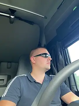 Snapshot of freenki41 chatting on 11/07/25, 09:14 freenki41 online show from 11/07/25, 09:14