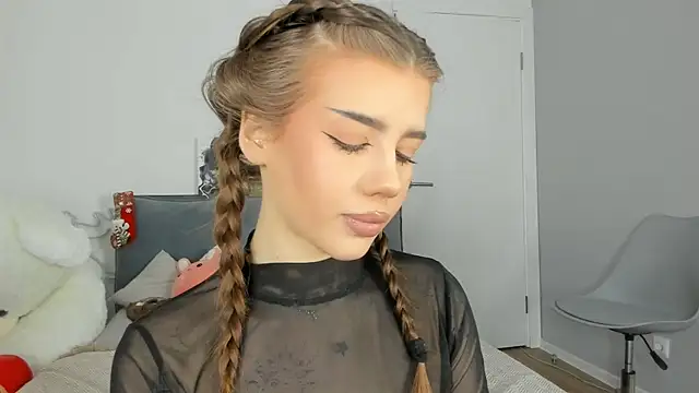 dolly ll online show from 03/02/25, 01:42