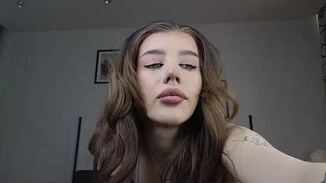 dolly ll online show from 03/22/25, 01:30