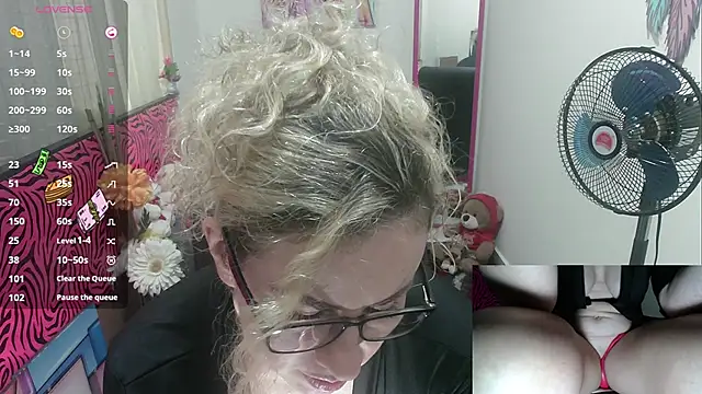 ViickySexy online show from 12/01/25, 07:59