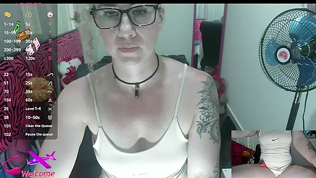 ViickySexy online show from 10/03/25, 07:48