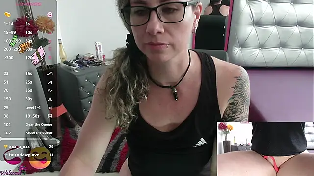 ViickySexy online show from 02/19/25, 07:37