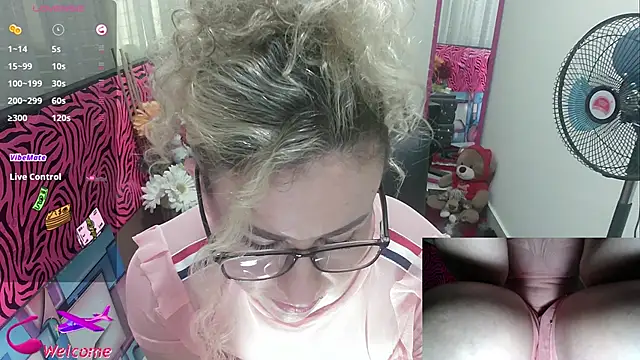 ViickySexy online show from 11/19/25, 07:58