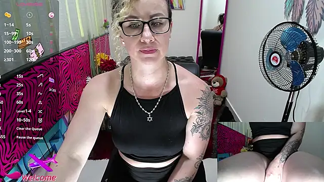 ViickySexy online show from 03/22/26, 07:48