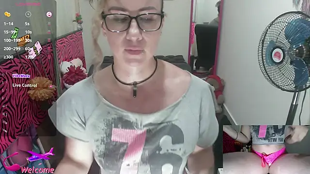 ViickySexy online show from 09/17/25, 07:38