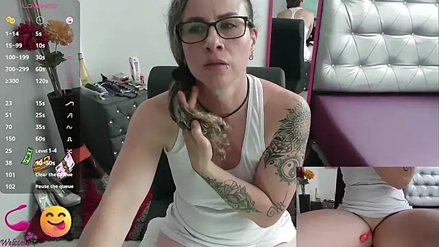ViickySexy online show from 02/17/25, 07:33