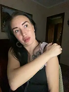 Snapshot of Roxana_Bell chatting on 06/20/26, 01:27 Roxana Bell online show from 06/20/26, 01:27