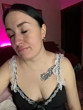 Snapshot of Roxana_Bell chatting on 03/12/25, 04:46 Roxana Bell online show from 03/12/25, 04:46
