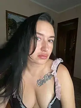 Snapshot of Roxana_Bell chatting on 06/22/26, 12:35 Roxana Bell online show from 06/22/26, 12:35