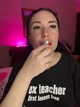 Snapshot of Roxana_Bell chatting on 02/23/25, 02:14 Roxana Bell online show from 02/23/25, 02:14