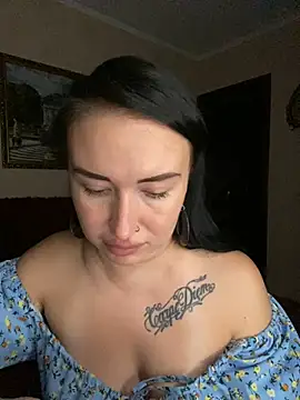 Snapshot of Roxana_Bell chatting on 06/19/26, 08:03 Roxana Bell online show from 06/19/26, 08:03