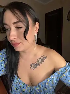 Snapshot of Roxana_Bell chatting on 09/09/25, 06:50 Roxana Bell online show from 09/09/25, 06:50