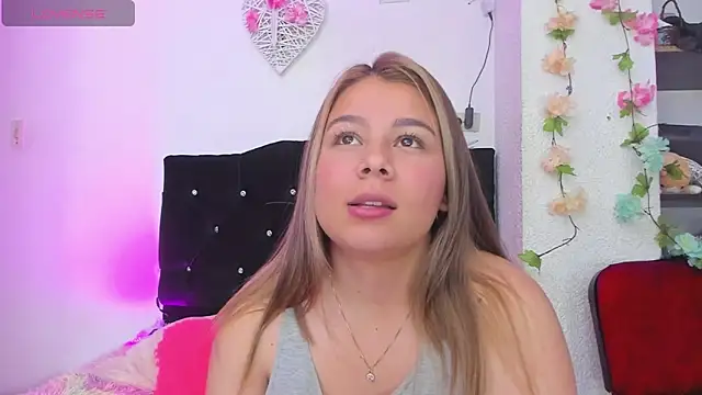 little tifanny82 online show from 02/18/25, 03:10