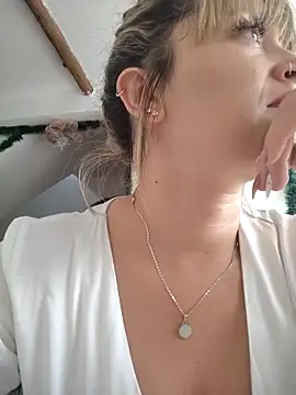 tata laima   online show from 12/20/25, 03:26