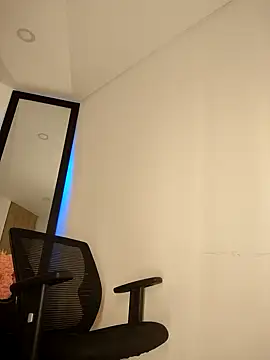 tata laima   online show from 10/17/25, 02:08