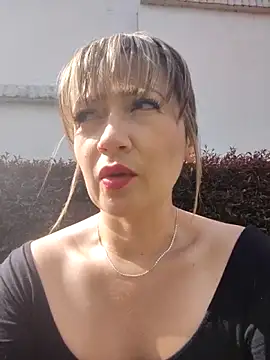 tata laima   online show from 12/18/25, 02:10