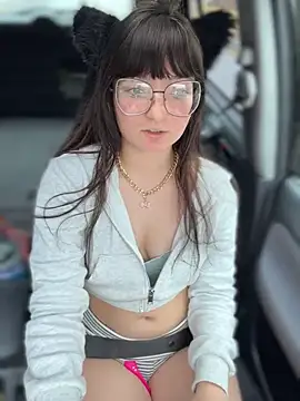 Snapshot of urpuppymoon chatting on 02/19/26, 06:49 urpuppymoon online show from 02/19/26, 06:49