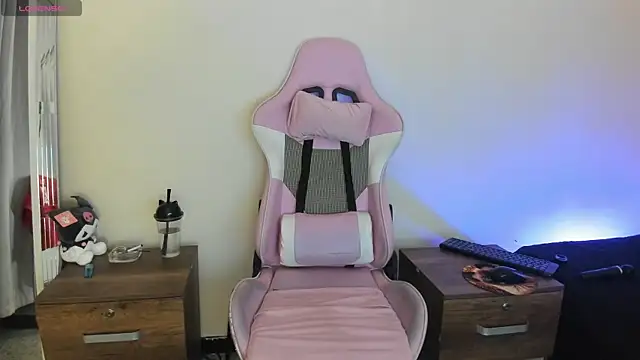 liily moore online show from 09/23/25, 06:53