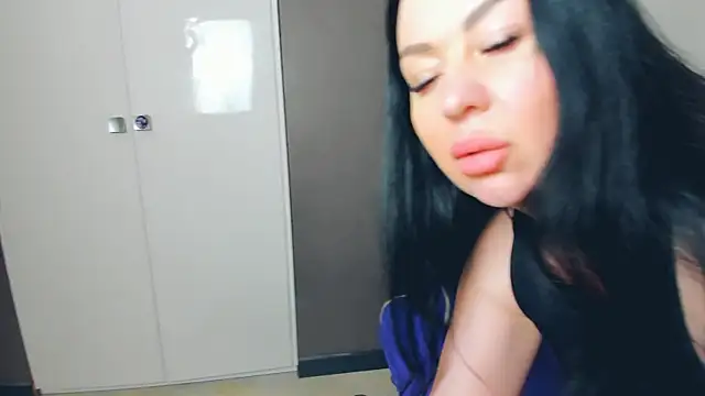 LayaFlow online show from 02/17/26, 12:13