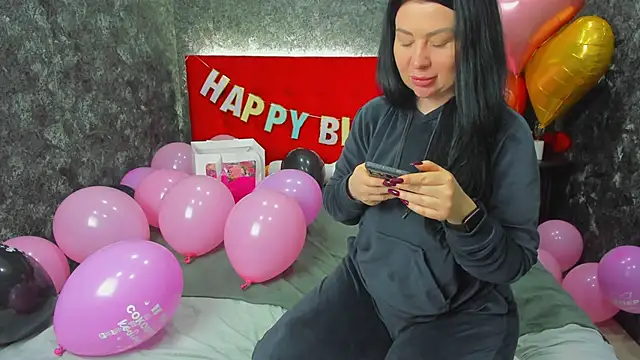 LayaFlow online show from 02/09/25, 12:41