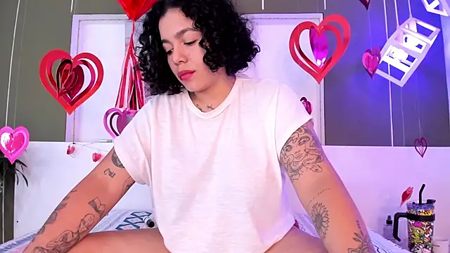 Snapshot of Alexxxholy chatting on 02/15/25, 08:23 Alexxxholy online show from 02/15/25, 08:23