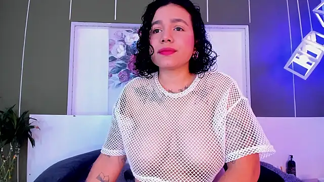 Snapshot of Alexxxholy chatting on 02/24/25, 01:42 Alexxxholy online show from 02/24/25, 01:42