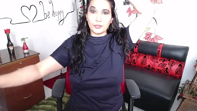 Snapshot of Roxanne_Ssummers chatting on 01/08/25, 08:18 Roxanne Ssummers online show from 01/08/25, 08:18