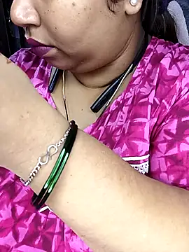 Ravina patil1 online show from 10/31/25, 12:35