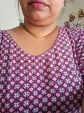 Snapshot of Ravina_patil1 chatting on 06/07/26, 07:13 Ravina patil1 online show from 06/07/26, 07:13