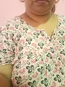 Snapshot of Ravina_patil1 chatting on 06/18/26, 09:08 Ravina patil1 online show from 06/18/26, 09:08