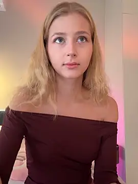 Snapshot of LunaRase chatting on 03/13/26, 09:14 LunaRase online show from 03/13/26, 09:14