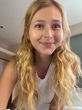 Snapshot of LunaRase chatting on 02/12/26, 06:35 LunaRase online show from 02/12/26, 06:35