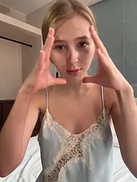 Snapshot of LunaRase chatting on 02/19/26, 06:54 LunaRase online show from 02/19/26, 06:54