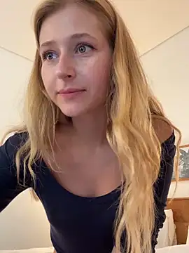 Snapshot of LunaRase chatting on 02/11/26, 05:51 LunaRase online show from 02/11/26, 05:51