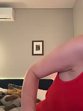 Snapshot of LunaRase chatting on 04/10/26, 05:47 LunaRase online show from 04/10/26, 05:47