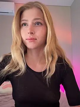 Snapshot of LunaRase chatting on 03/15/26, 09:27 LunaRase online show from 03/15/26, 09:27