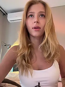 Snapshot of LunaRase chatting on 03/14/26, 09:26 LunaRase online show from 03/14/26, 09:26