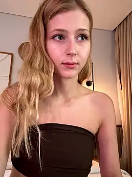 Snapshot of LunaRase chatting on 01/13/26, 06:17 LunaRase online show from 01/13/26, 06:17