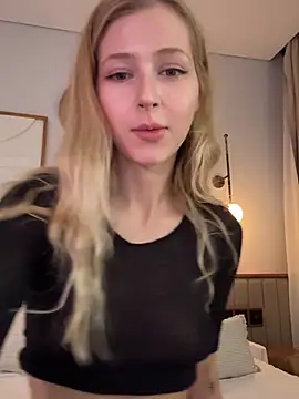 Snapshot of LunaRase chatting on 01/11/26, 02:51 LunaRase online show from 01/11/26, 02:51