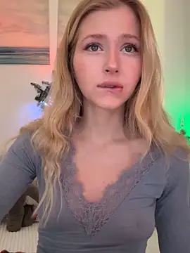 Snapshot of LunaRase chatting on 12/20/25, 10:29 LunaRase online show from 12/20/25, 10:29