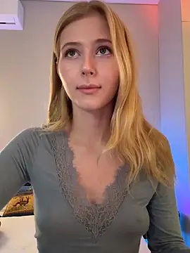 Snapshot of LunaRase chatting on 03/30/26, 05:31 LunaRase online show from 03/30/26, 05:31