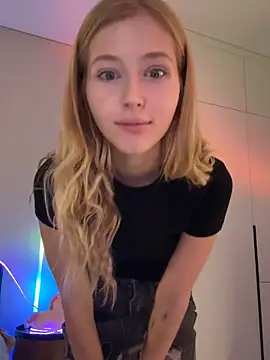 Snapshot of LunaRase chatting on 04/02/26, 04:41 LunaRase online show from 04/02/26, 04:41