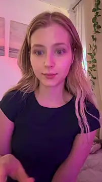 LunaRase online show from 10/28/25, 03:33