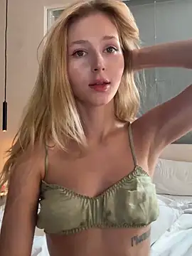 Snapshot of LunaRase chatting on 02/20/26, 06:26 LunaRase online show from 02/20/26, 06:26